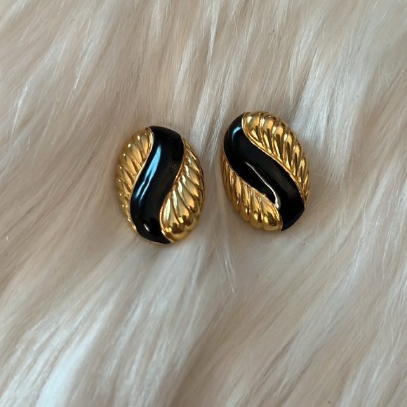 Elegant Gold and Black Women's Earrings - Picture 6 of 6
